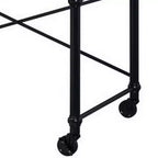 Escritorio con ruedas y detalles de tachuelas, tablero con vetas de madera, patas de metal, estilo industrial, negro