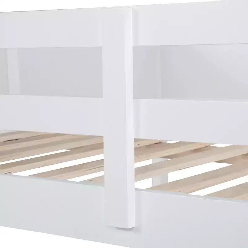 Litera de madera Queen sobre Queen con 6 armarios de almacenamiento, estación de carga, escalera y barandillas de seguridad